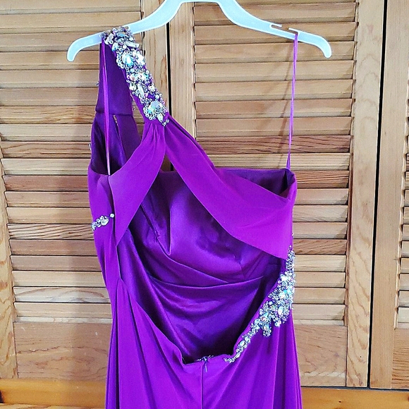 Dress - Picture 3 of 6